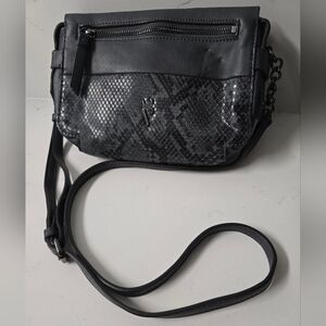 Used Once Simply Vera Vera Wang Black Crossbody Bag with Snake Pattern
